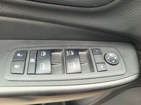 Used 2019 Jeep Cherokee Trailhawk w/ Cold Weather Group AWD/4WD image 13