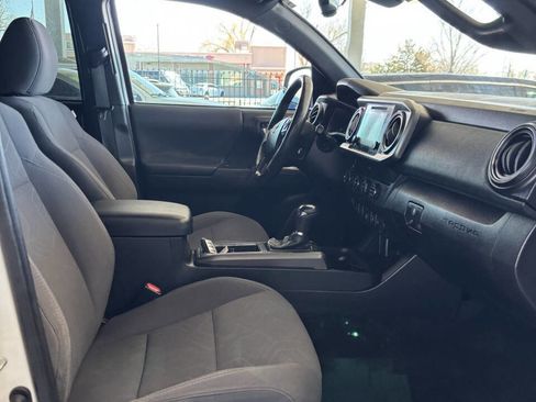 Used 2019 Toyota Tacoma TRD Off-Road w/ Technology Package image 14