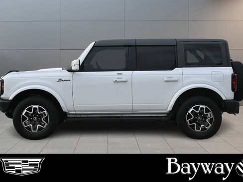 Used 2023 Ford Bronco Outer Banks image 4