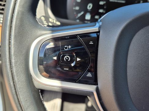 Used 2021 Volvo XC90 T6 Momentum w/ Climate Package AWD/4WD image 30