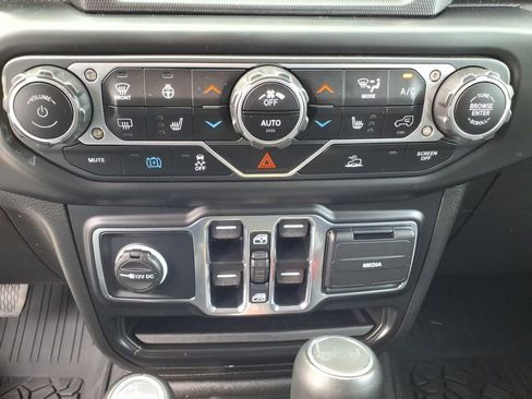 Used 2023 Jeep Wrangler Unlimited Sahara w/ Cold Weather Group AWD/4WD image 8