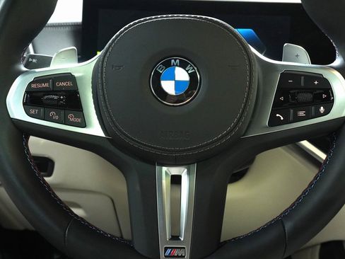 Used 2025 BMW X7 M60i image 19