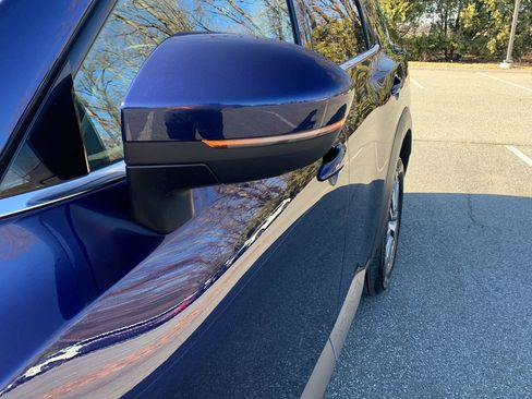 Used 2025 Nissan Pathfinder SL image 12