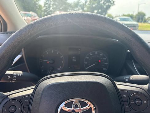 Used 2024 Toyota Corolla LE FWD image 11
