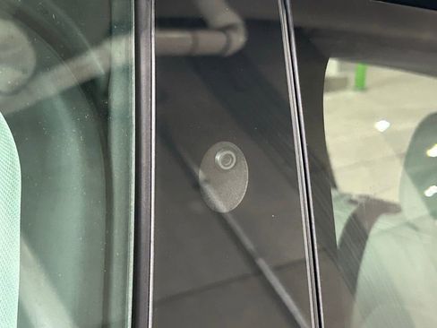 Used 2021 Tesla Model Y Performance image 15