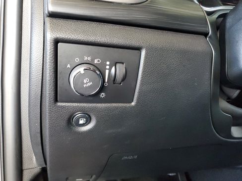Used 2019 Jeep Grand Cherokee Altitude RWD image 21