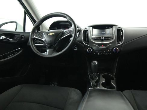 Used 2017 Chevrolet Cruze LT w/ Convenience Package FWD image 10