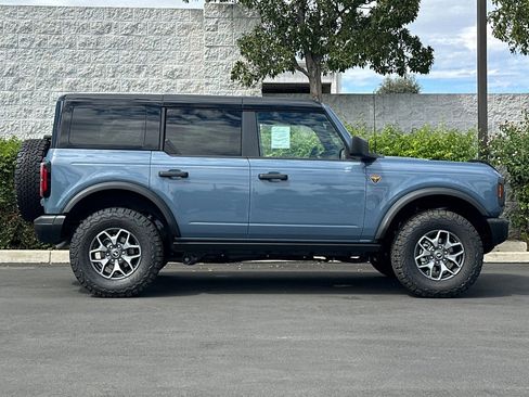 New 2025 Ford Bronco Badlands image 3