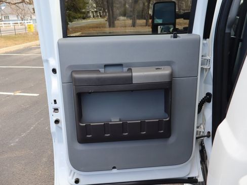 Used 2011 Ford F250 XLT w/ XLT Premium Pkg image 25