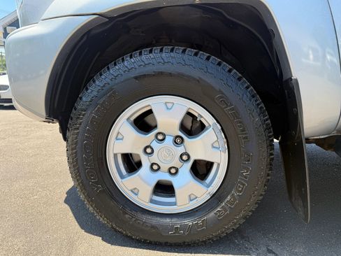 Used 2015 Toyota Tacoma 4x4 Double Cab w/ SR5 Package image 10