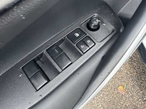 Certified 2025 Toyota Corolla SE image 29