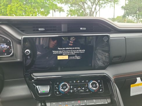 New 2026 GMC Sierra 1500 AT4 w/ AT4 Premium Package AWD/4WD image 9
