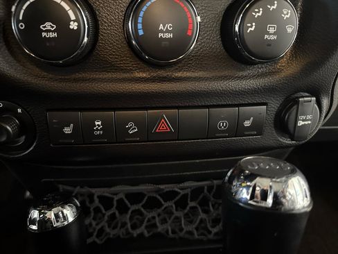 Used 2017 Jeep Wrangler Unlimited Rubicon image 19