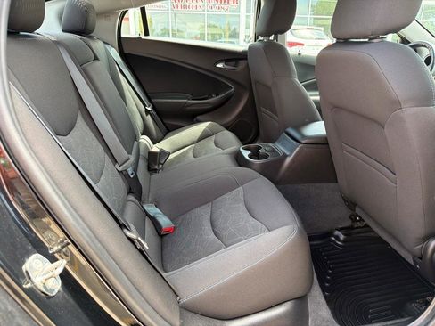 Used 2018 Chevrolet Volt LT w/ Comfort Package FWD image 9