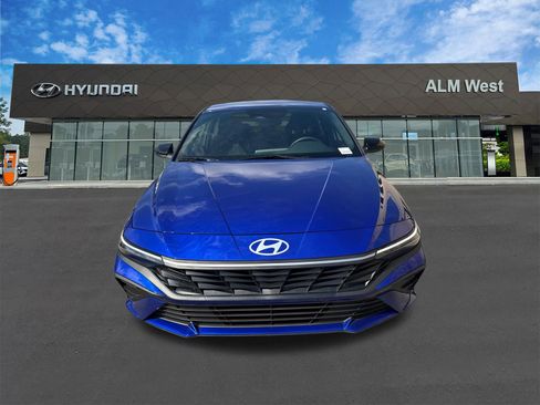 Used 2025 Hyundai Elantra Sport image 2