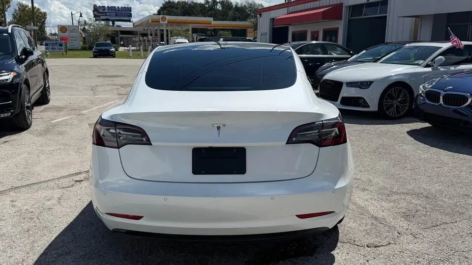 Used 2021 Tesla Model 3 Standard Range Plus RWD image 5