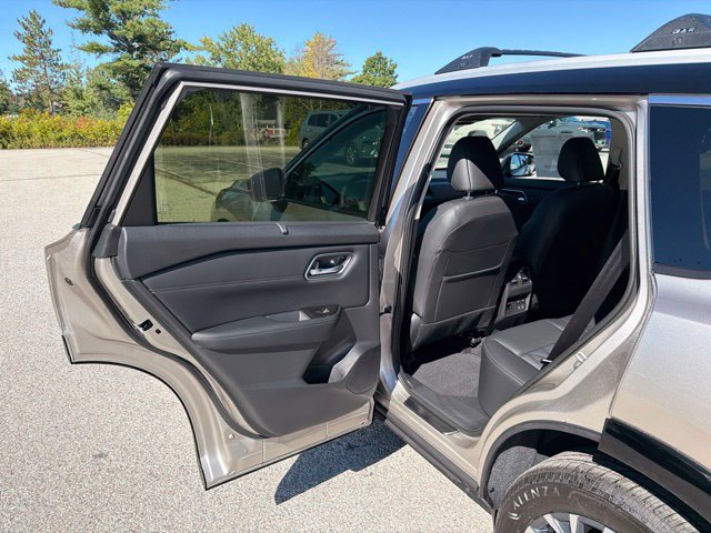 New 2026 Nissan Rogue Platinum AWD/4WD image 18