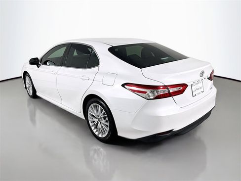 Used 2018 Toyota Camry L image 3