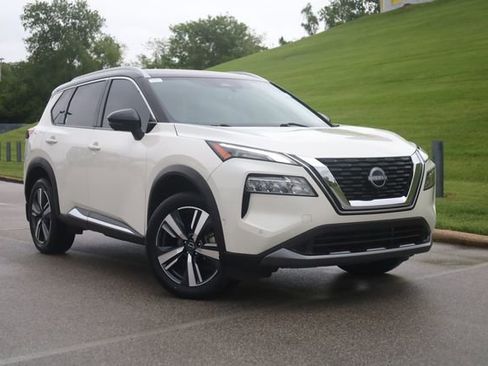 Used 2023 Nissan Rogue SL w/ SL Premium Package FWD image 2