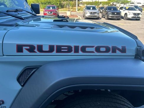 Used 2024 Jeep Wrangler Unlimited Rubicon w/ Dual Top Group AWD/4WD image 30