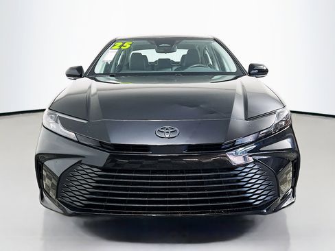 Used 2025 Toyota Camry LE image 11