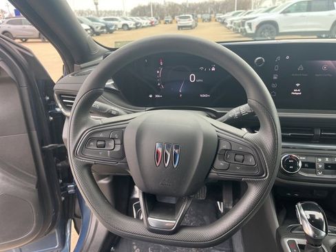 Used 2025 Buick Envista Preferred w/ Convenience II Package image 17