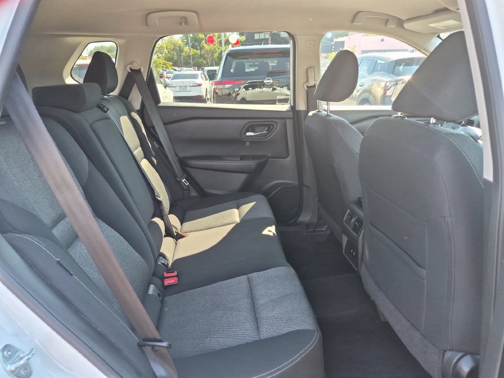Certified 2025 Nissan Rogue SV FWD image 30