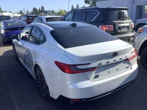 Used 2025 Toyota Camry XLE AWD/4WD image 6