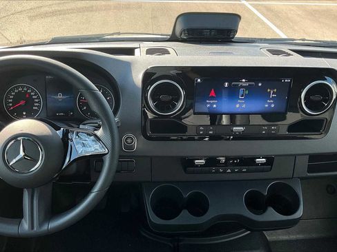 Used 2025 Mercedes-Benz Sprinter 2500 image 7