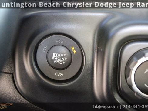 Used 2022 Jeep Gladiator Sport image 25