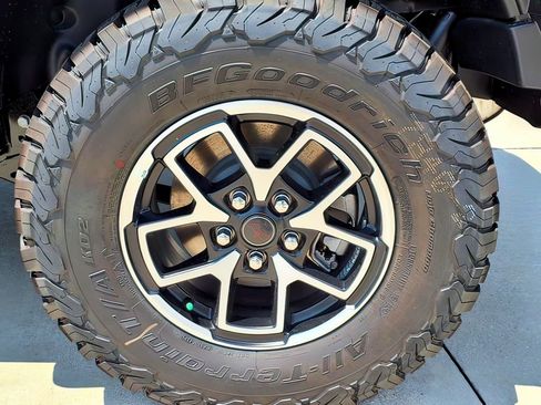 New 2025 Jeep Wrangler Unlimited Rubicon w/ Technology Group image 23