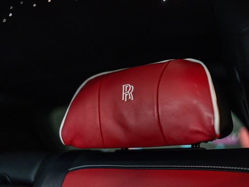 Used 2022 Rolls-Royce Cullinan Black Badge AWD/4WD image 17