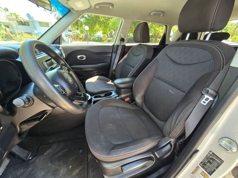 Used 2016 Kia Soul image 9