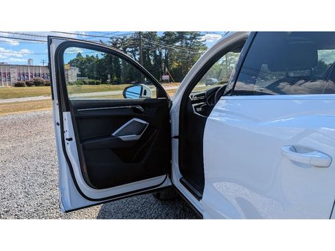 Used 2025 Audi Q3 2.0T Premium image 9