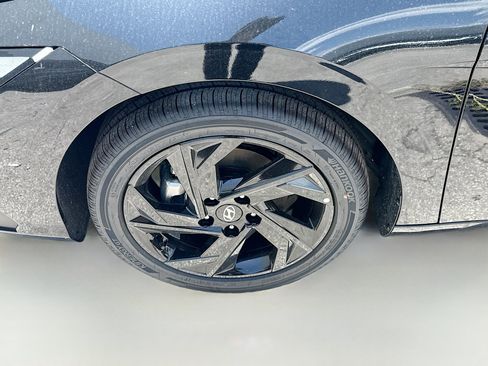 New 2026 Hyundai Elantra Sport FWD image 23