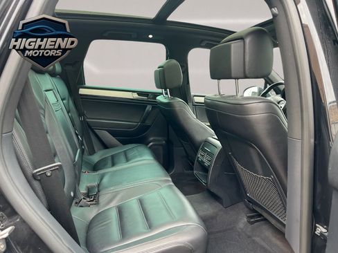 Used 2017 Volkswagen Touareg Wolfsburg Edition image 18