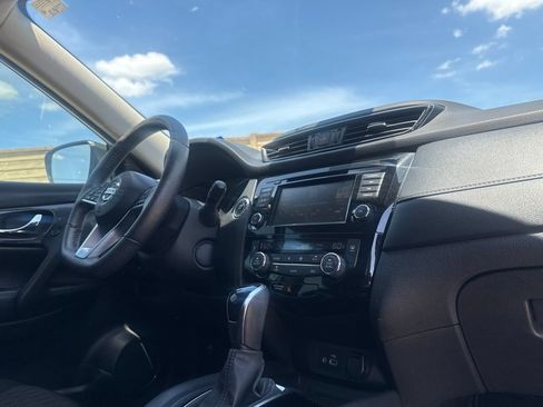 Used 2020 Nissan Rogue SV FWD image 23