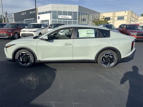 New 2025 Kia K4 EX image 3