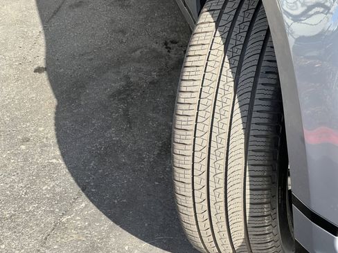 New 2025 Land Rover Range Rover Velar Dynamic SE image 3