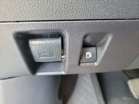 Used 2022 Toyota Highlander XLE image 33