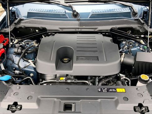 New 2026 Land Rover Defender 110 X-Dynamic SE image 16