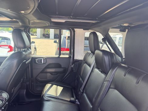 Used 2025 Jeep Wrangler Unlimited Sahara w/ Safety Group AWD/4WD image 34