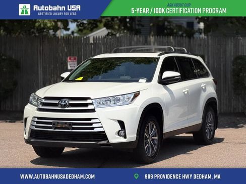 Used 2019 Toyota Highlander XLE AWD/4WD image 1