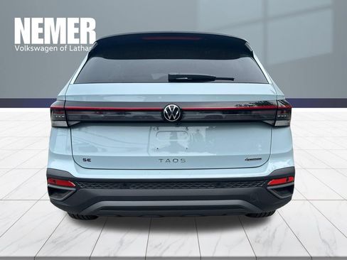 New 2026 Volkswagen Taos SE AWD/4WD image 3
