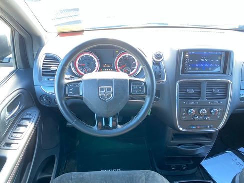 Used 2016 Dodge Grand Caravan SE image 18