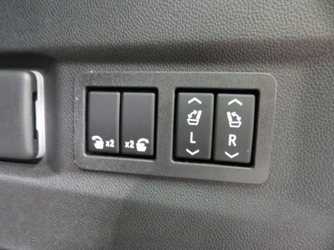 Used 2026 GMC Yukon AT4 Ultimate AWD/4WD image 47