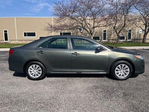 Used 2012 Toyota Camry LE image 2