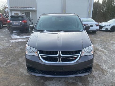 Used 2018 Dodge Grand Caravan SE w/ UConnect Hands-Free Group image 3
