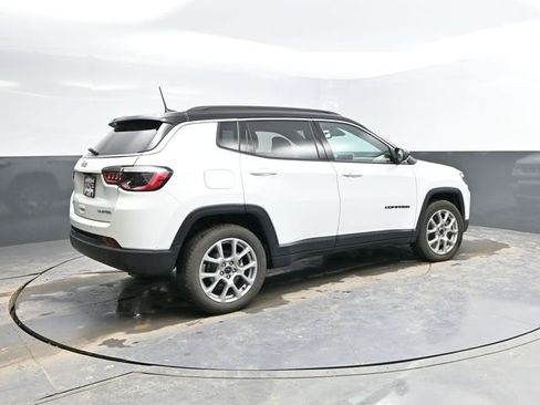 Used 2025 Jeep Compass Limited image 10