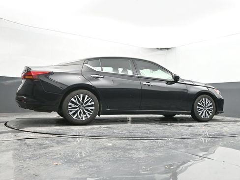 Used 2024 Nissan Altima 2.5 SV FWD image 49
